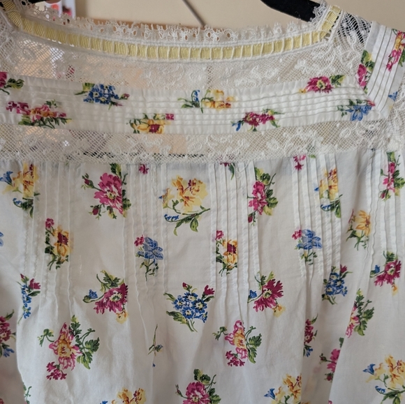 Doen White Floral Top - Picture 3 of 7